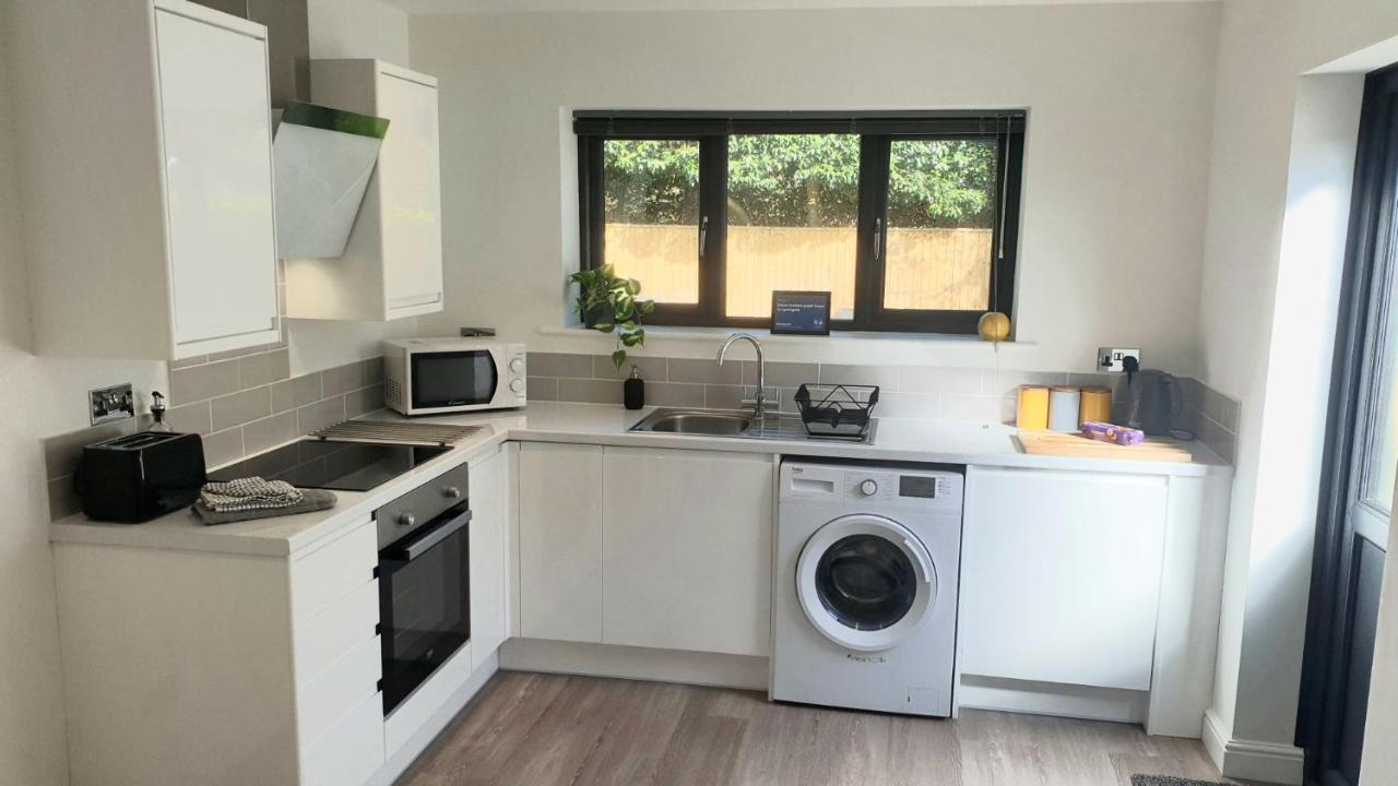 Large Modern Self Contained Apartment In Lymington Eksteriør bilde