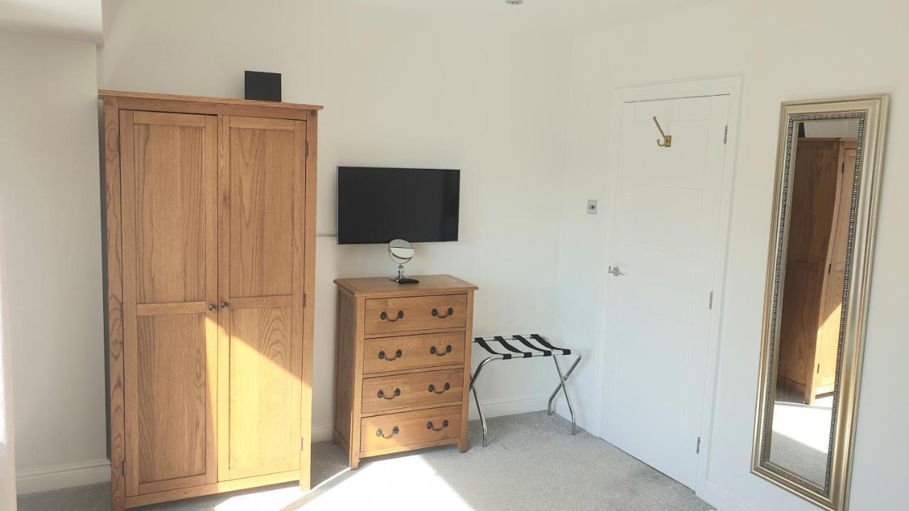 Large Modern Self Contained Apartment In Lymington Eksteriør bilde