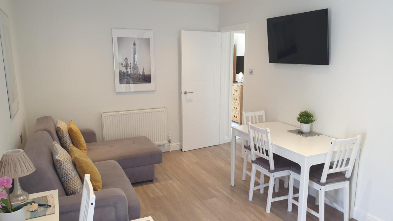 Large Modern Self Contained Apartment In Lymington Eksteriør bilde